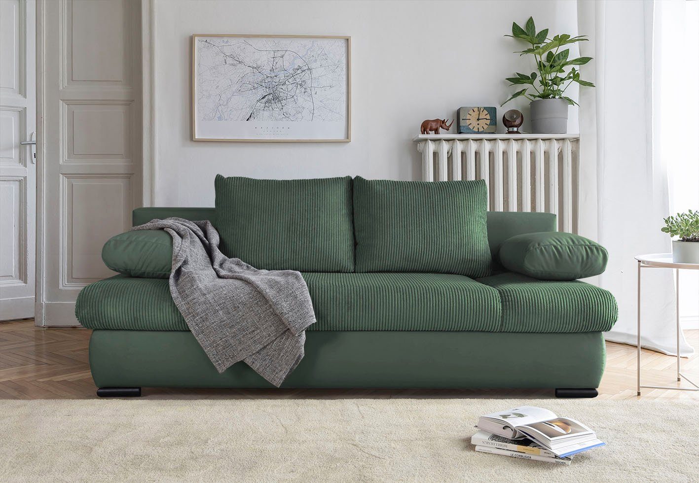 Minkšta miegama sofa ” Chicago” su patalynės dėže. Žalios spalvos iš velvetinio Cord audinio ir luxus primabele švelnaus audinio. Puikus pasirinkimas jūsų poilsio zonai – sofa-lova „Chicago“ iš COLLECTION AB.